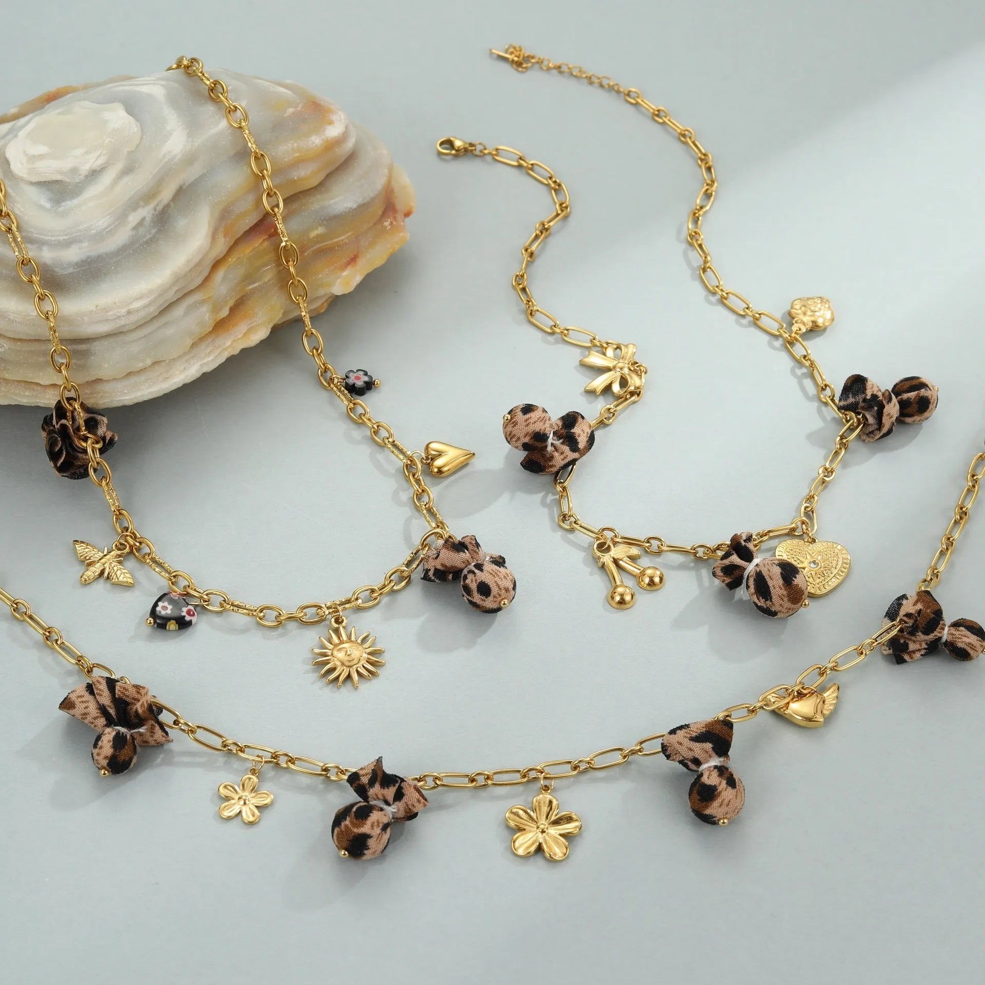 18K gold plated stainless steel leopard heart pendant necklace with adjustable chain