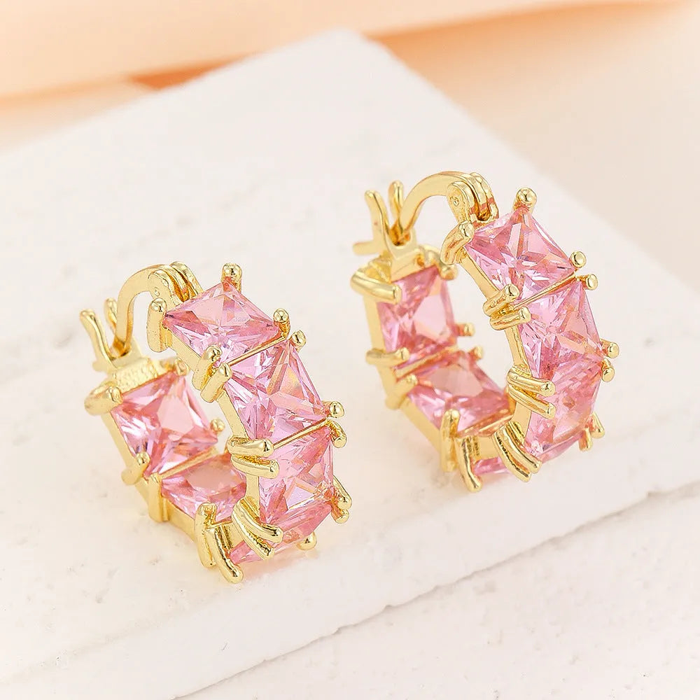 Geometric U-shaped gold-plated copper earrings with round elements and zircon accents in black, pink or white