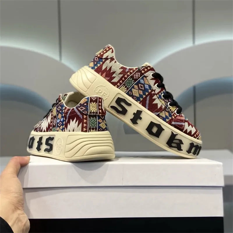Men's low top printed board shoes in blue with cloth upper and rubber sole
