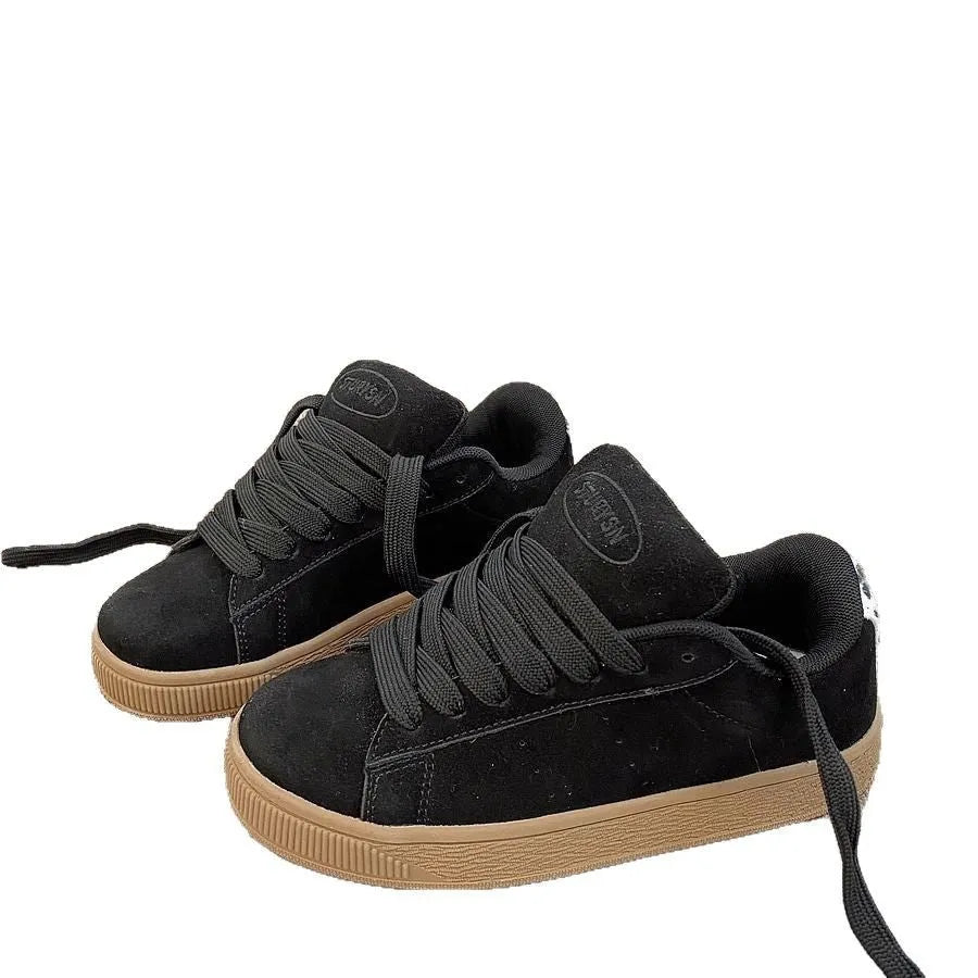 Black retro low-top sneakers with round toe and English muffin heel on waterproof platform