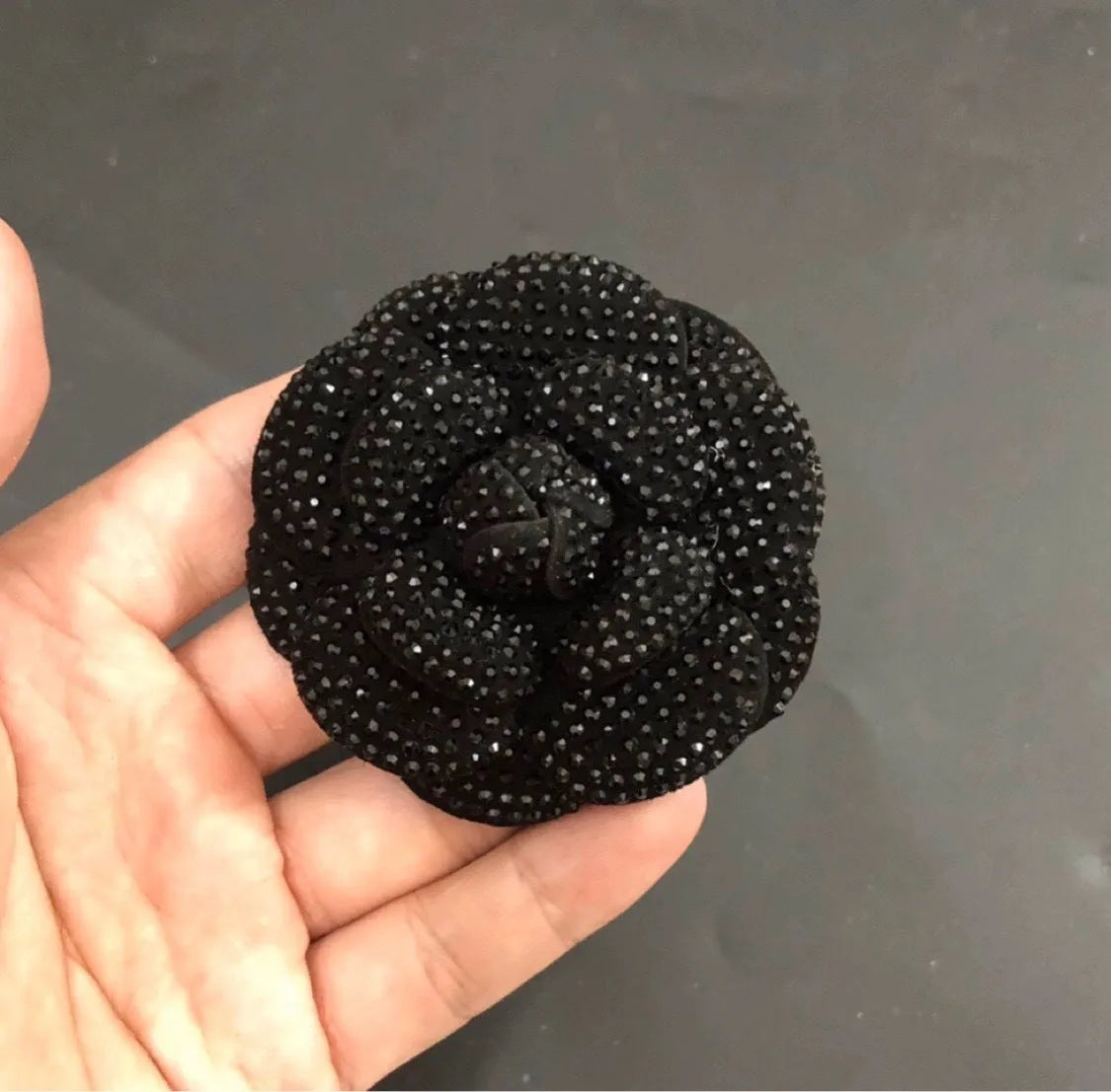 Genuine leather shoe brooch ornament with chain setting, flower base, and eight-point star decoration