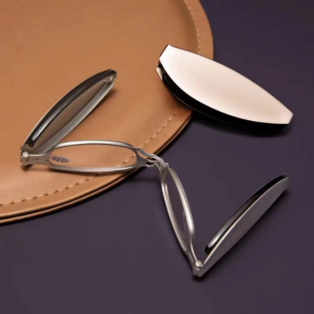 Retro folding pocket presbyopic glasses for men in black or silver with ring style frame