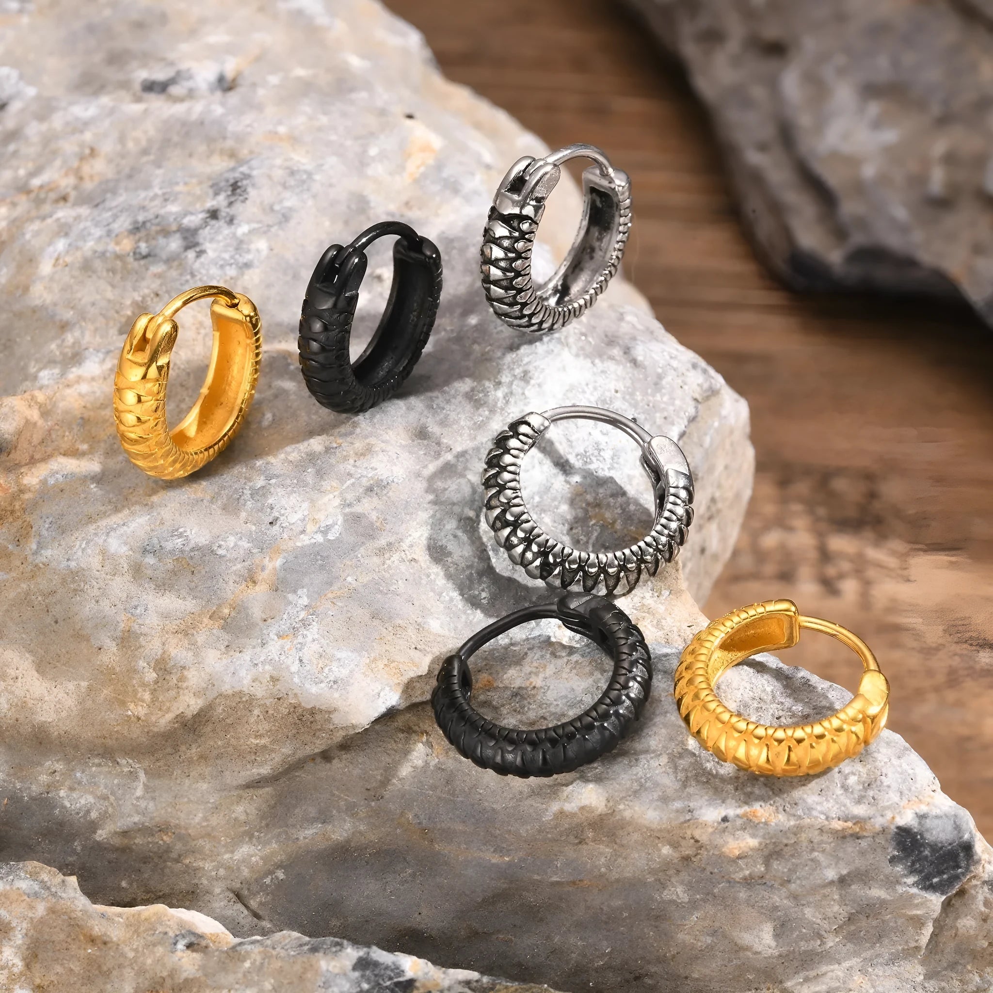 Stainless steel snake pattern hip hop ear rings in black or gold colour options