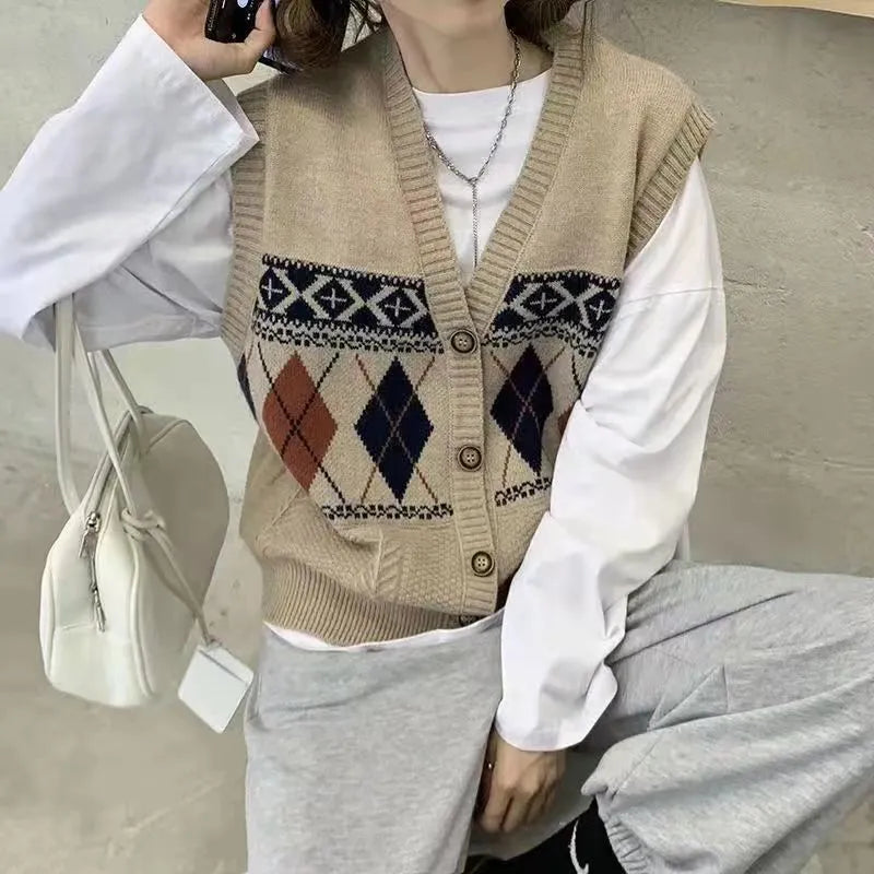 Diamond plaid pattern sleeveless loose cardigan top in khaki colour