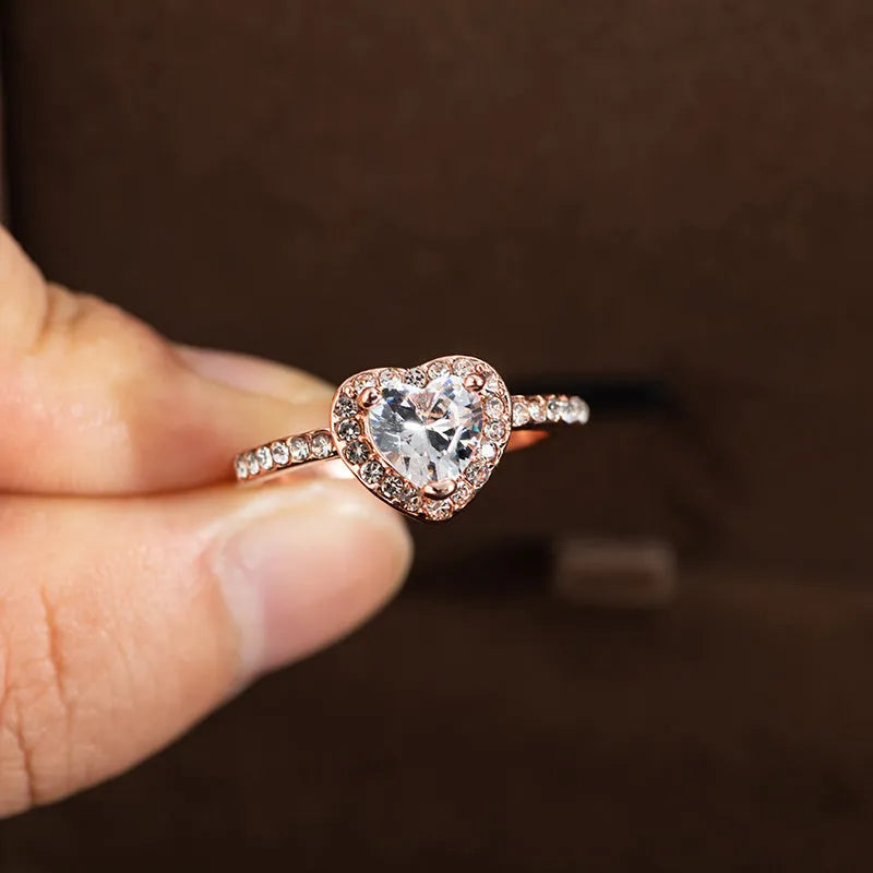 Women's heart-shaped crystal wedding ring in rose gold or silvery on white copper.