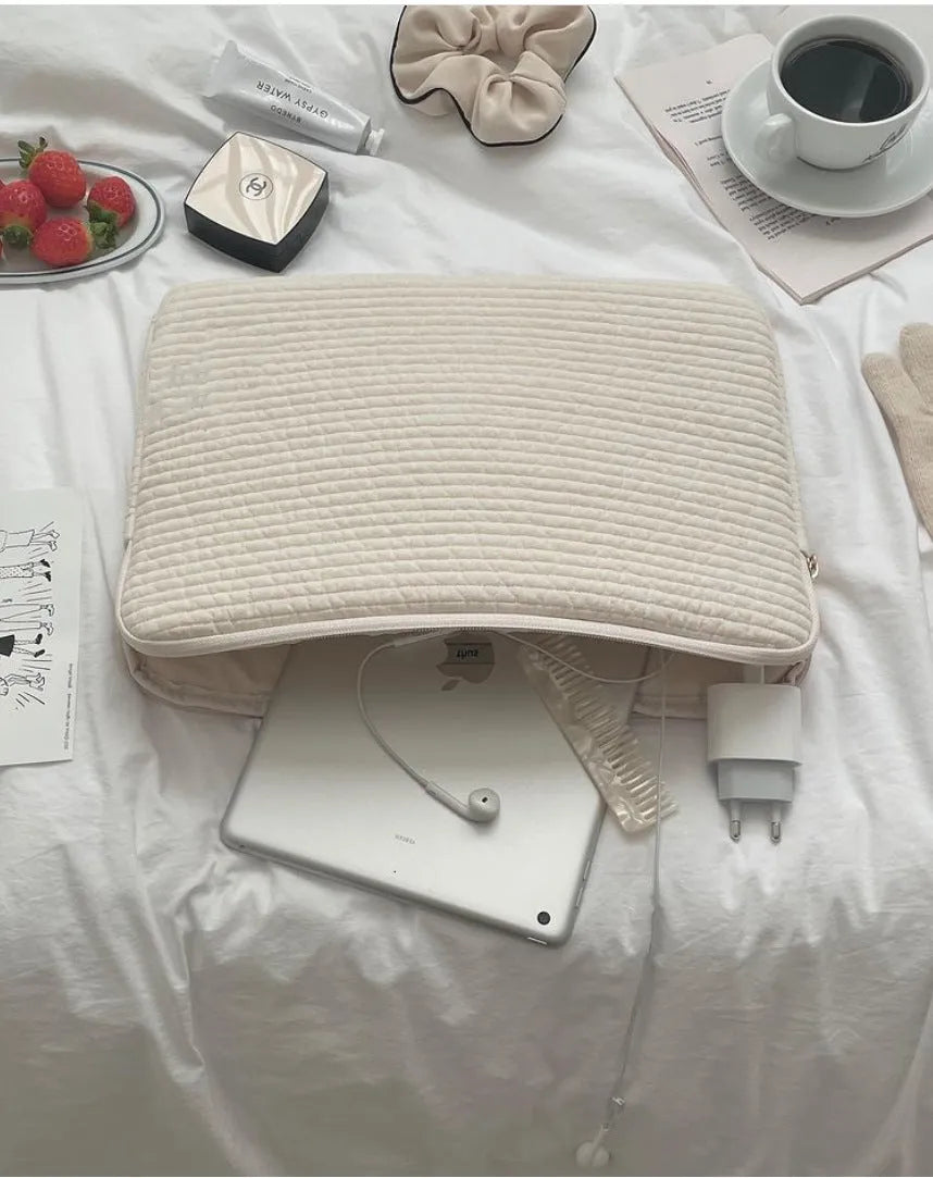 Black and white cotton cloth anti-seismic laptop bag showing tablet sleeve with internal coin pocket
