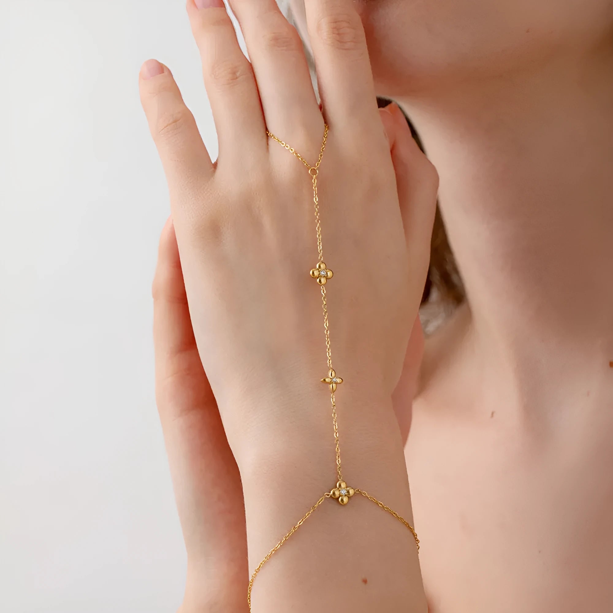 Gold stainless steel women's bracelet with eight-pointed star and floral geometric design