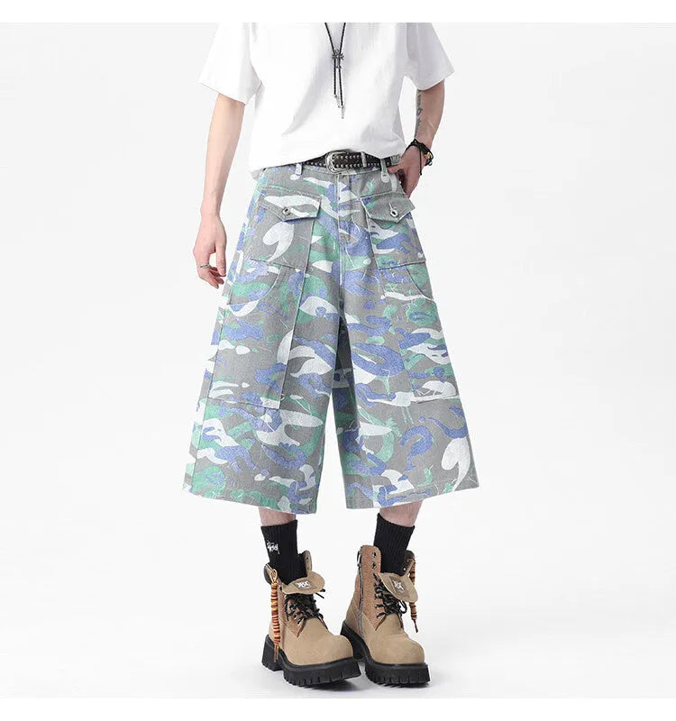 Cropped straight-leg camouflage work trousers with a side pocket on a mannequin.