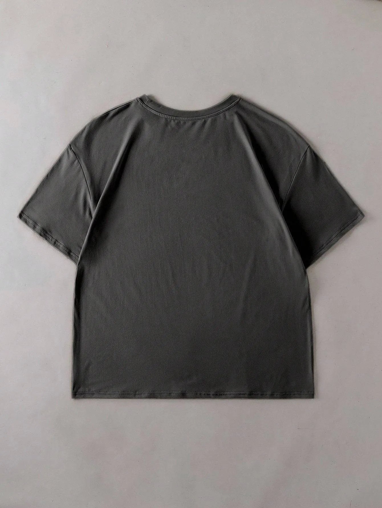 Loose fit cotton t-shirt in multiple colours with short sleeves and round neck