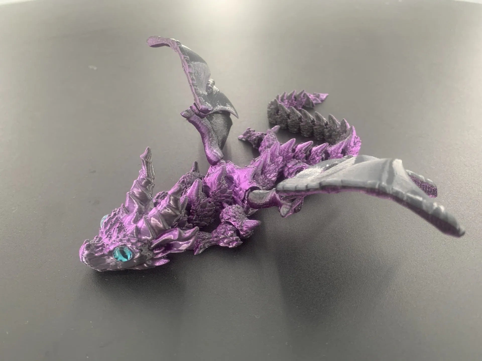 Printed flying dragon wings decoration toy in a selected colour, showing 25 cm size and detailed texture.