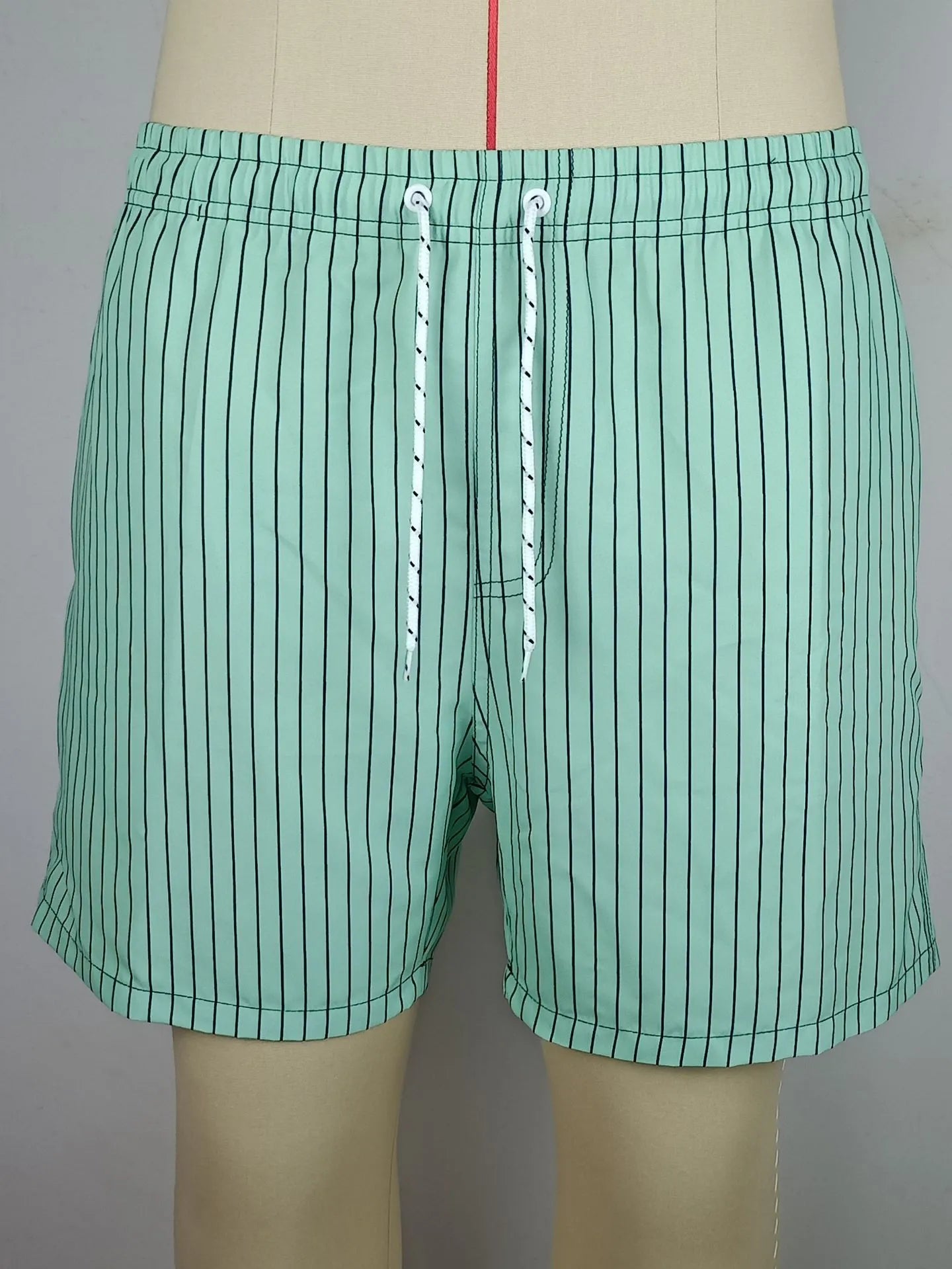 Striped men's beach shorts in navy blue with straight leg opening and polyester fabric