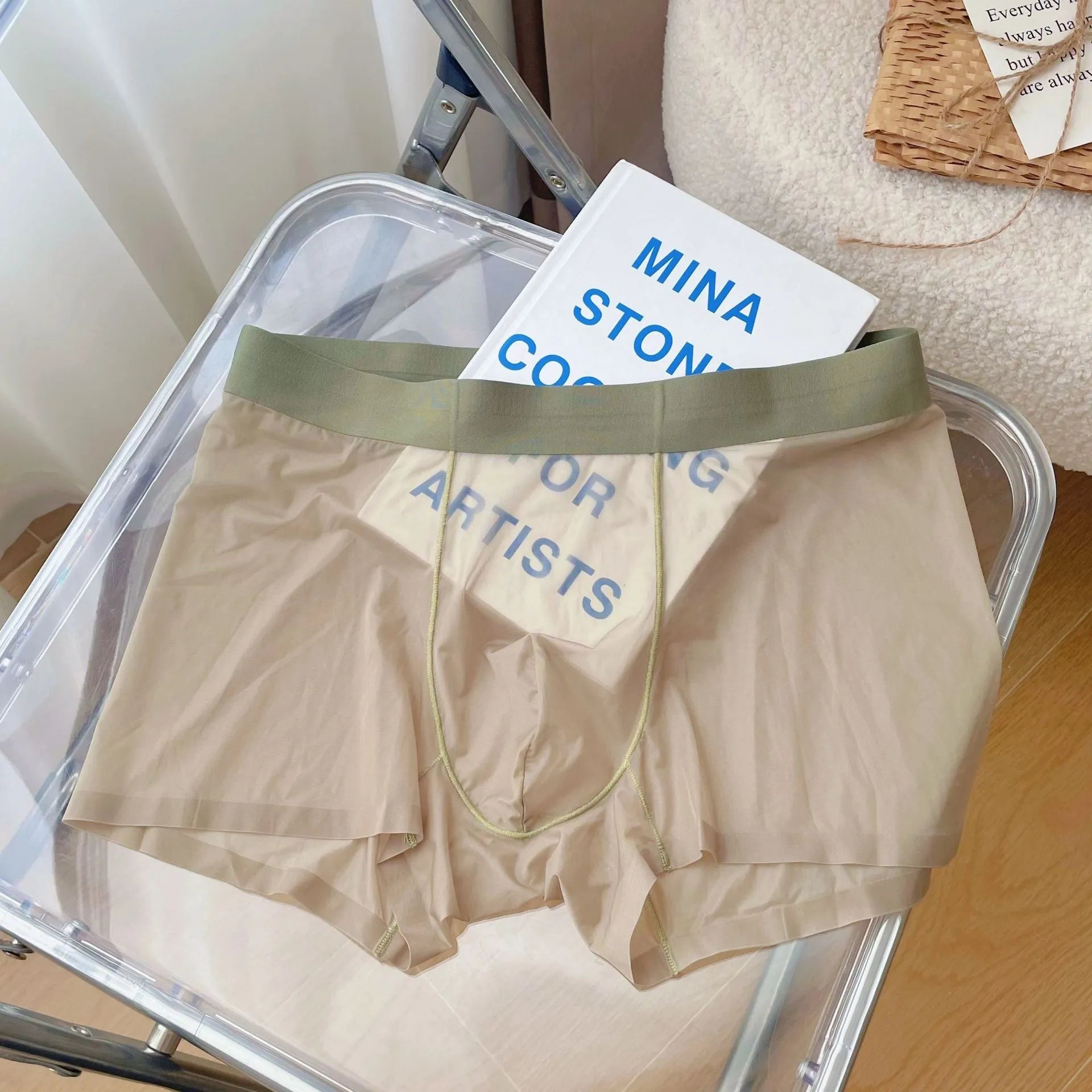 Men's thin seamless boxer shorts in nylon fabric with quick-drying breathable properties