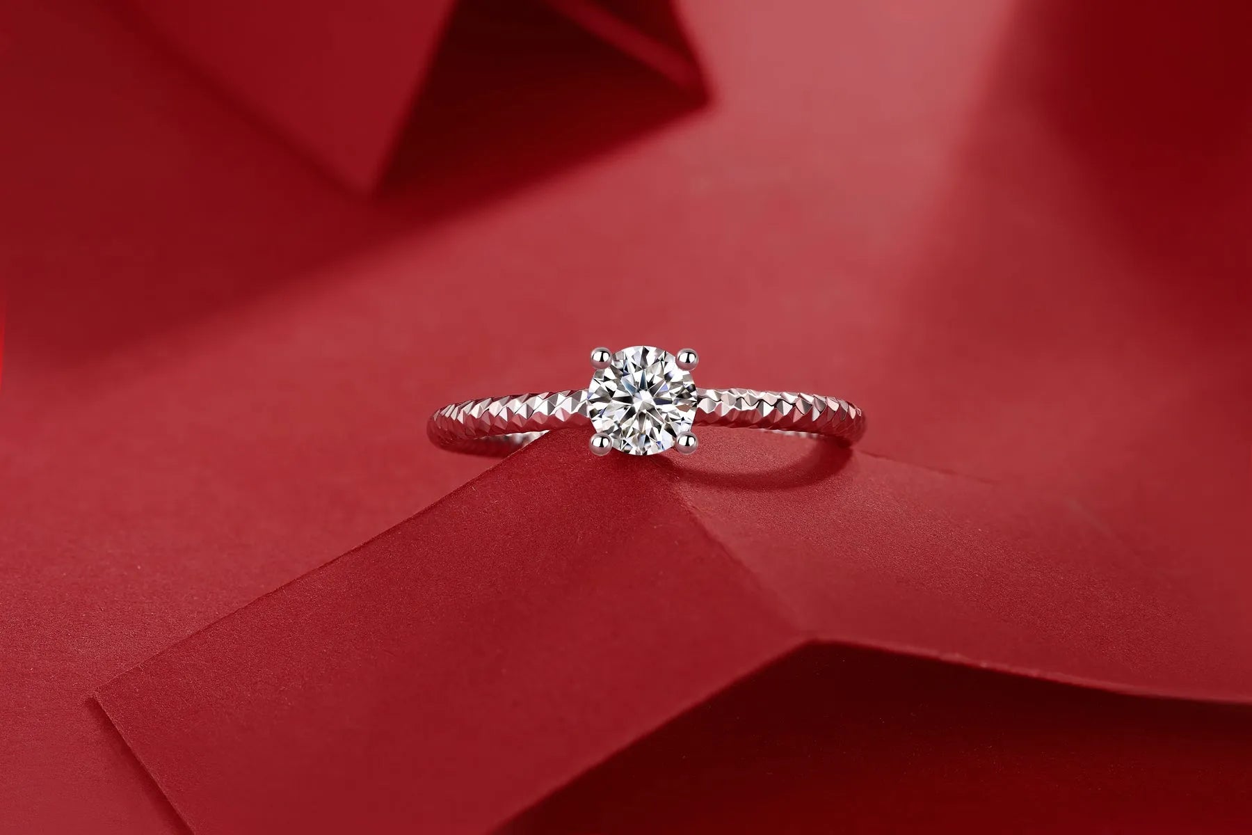 The Bond moissanite wedding ring set with 0.5ct stone platinum-plated S925 silver gift box