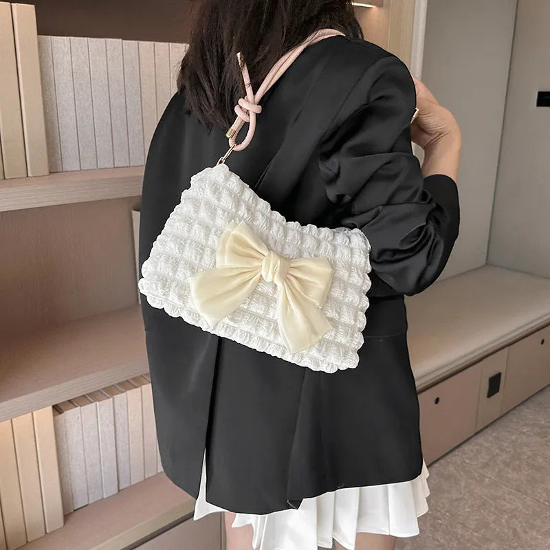 Women's one-shoulder canvas handbag in horizontal square shape with single strap