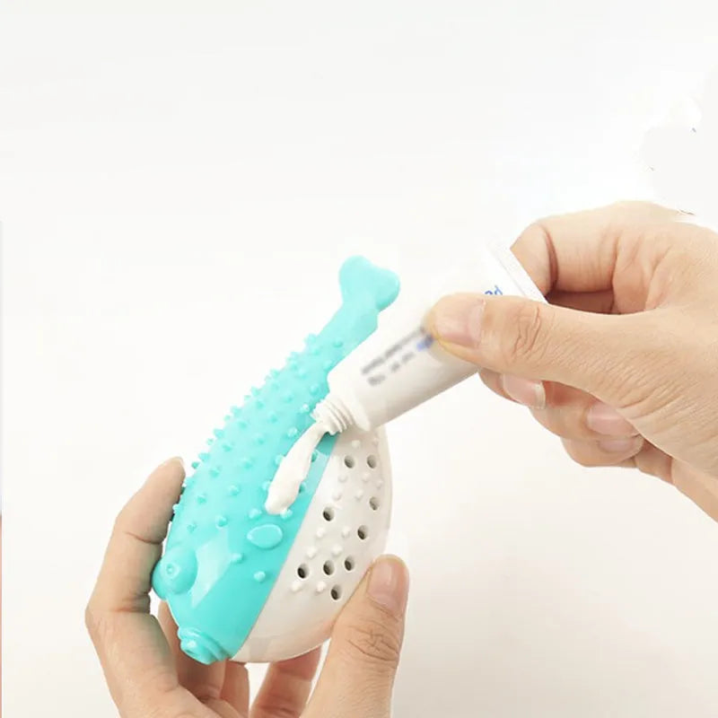 Silicone fish-shaped cat chew toy in blue, measuring 12.2 cm long for interactive play and teeth cleaning