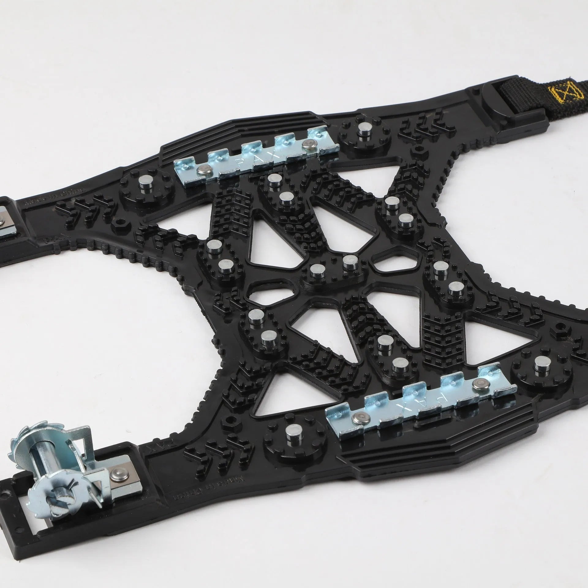 Universal steel plate nonskid chain for cars and SUVs with wrench and snow shovel