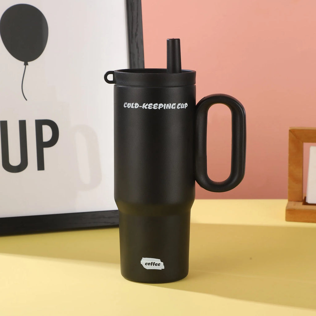 Insulated straw cup with handle in multiple colours showing 700ml capacity