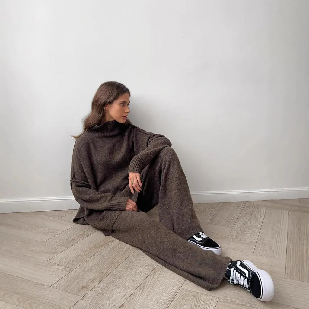 Women's acrylic suit set with side-slit sweater and trousers in solid colour