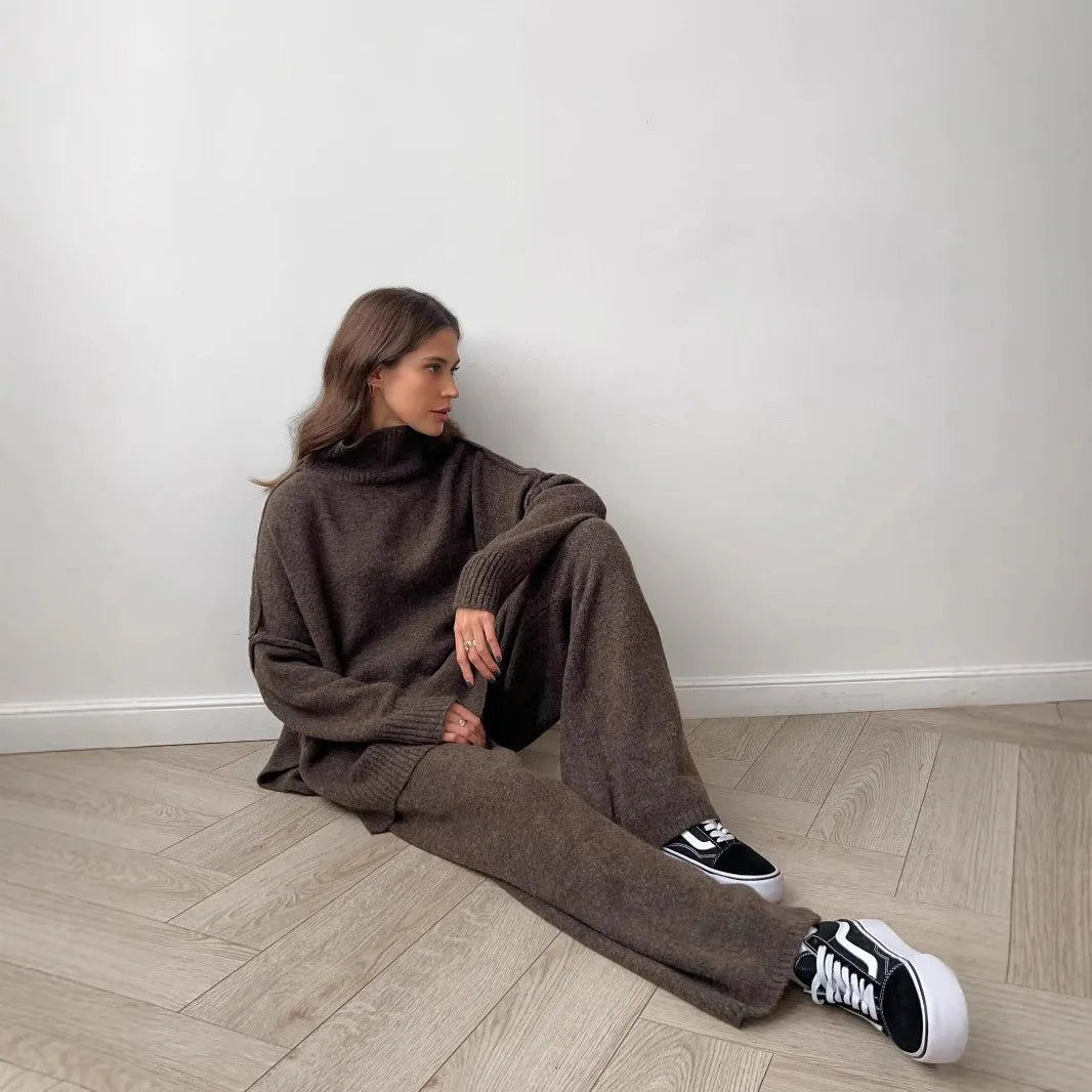 Women's acrylic suit set with side-slit sweater and trousers in solid colour