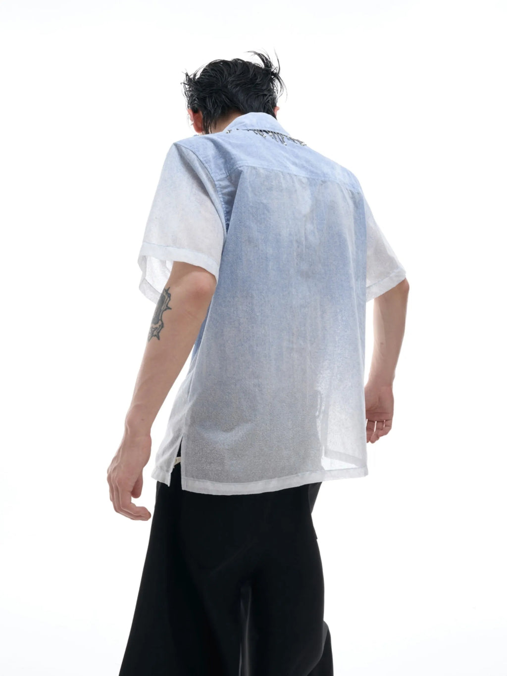 Blue and white gradient loose fit men's short sleeve casual polyester shirt