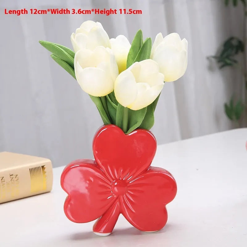 Clover ceramic vase in European style with porcelain construction for desktop decoration