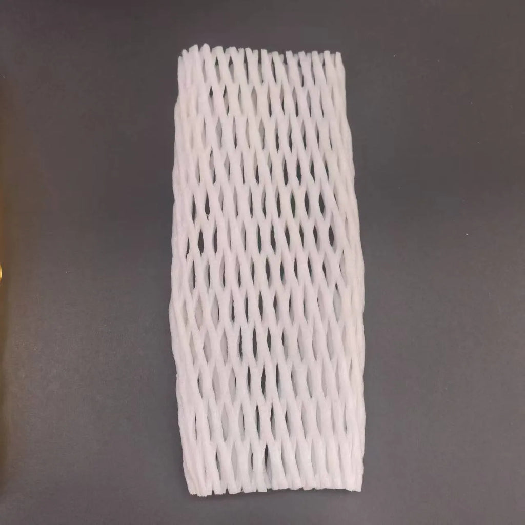 White foam and elastic net protective case for fruits, shown with size options for apples and pears.