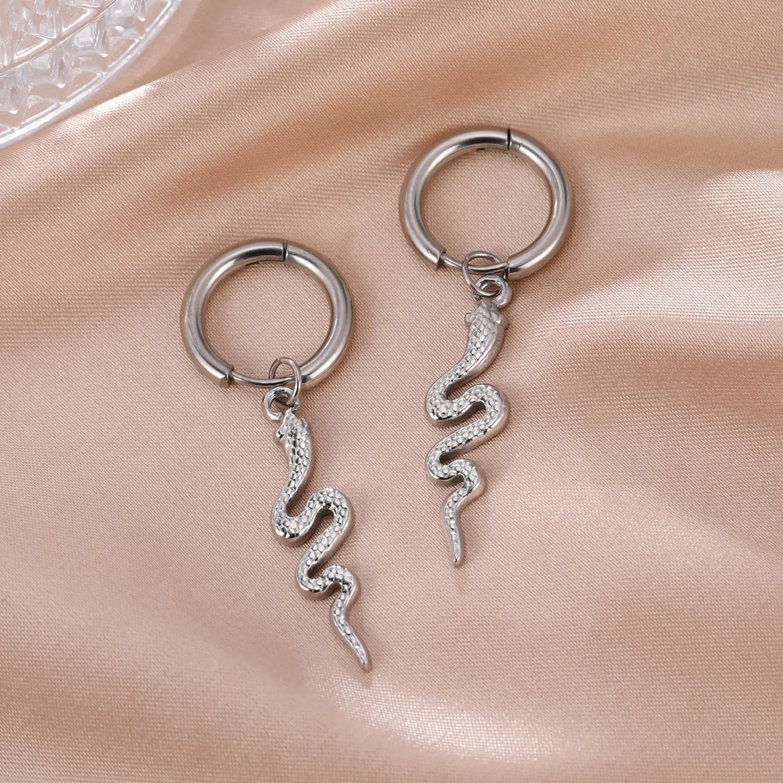 Stainless steel snake vintage earrings with gold electroplating and clip-on fastening