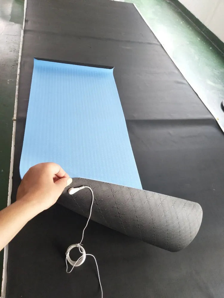 Blue conductive yoga mat with floral pattern, grounding wire, and dimensions 182x61cm.