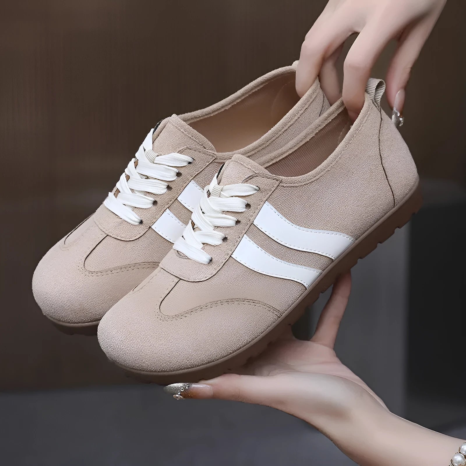 Women's vintage canvas sneakers in dark red with round toe and flat rubber sole