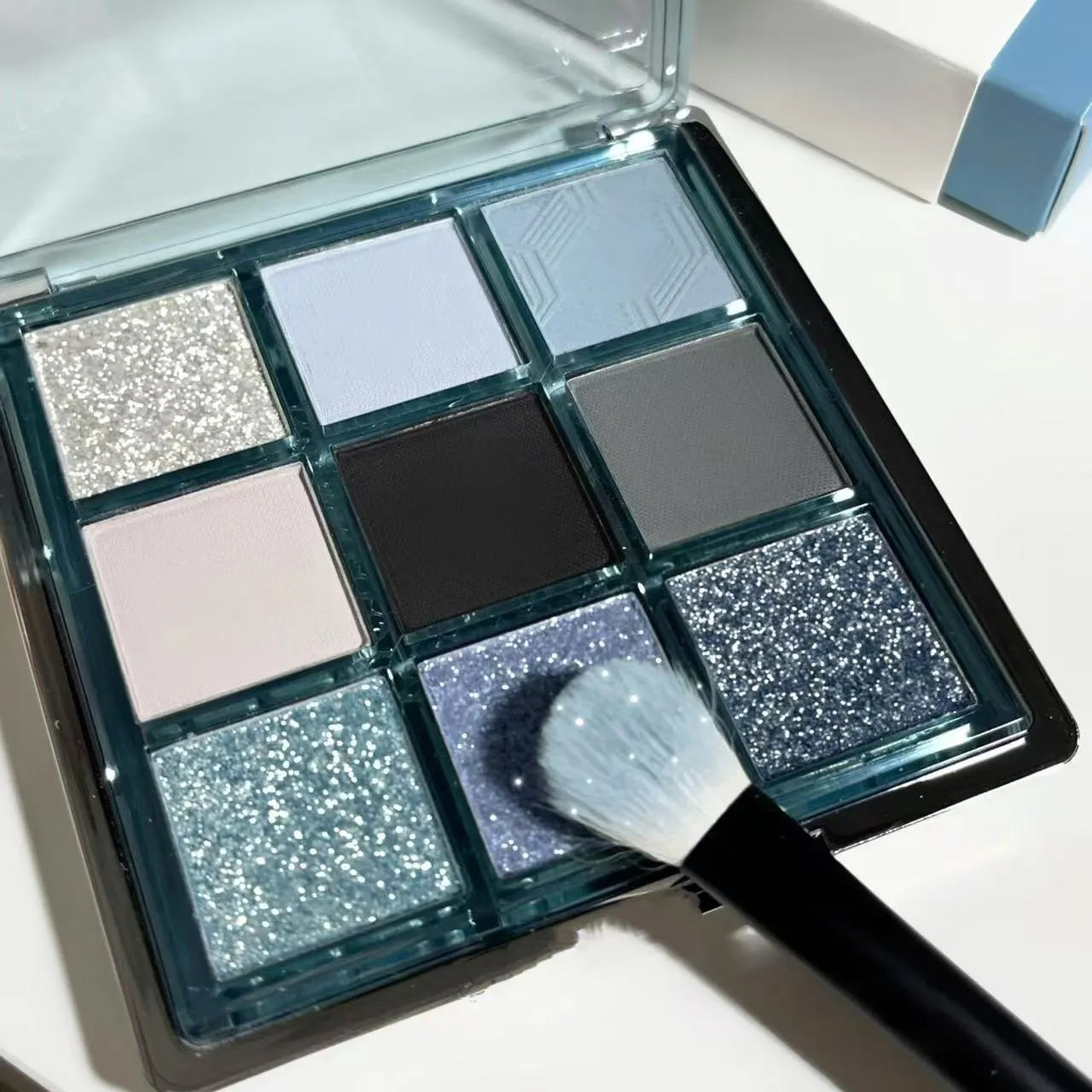 MUGELEEN nine-colour eye shadow palette shade 08 showing low saturation blue tones