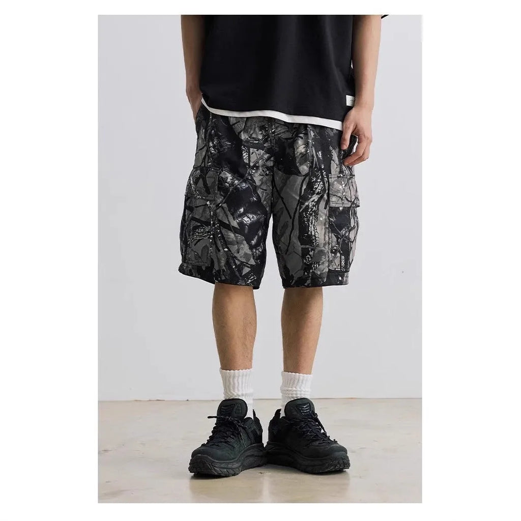 Loose straight-leg casual shorts in cotton denim, shown in army green colour.