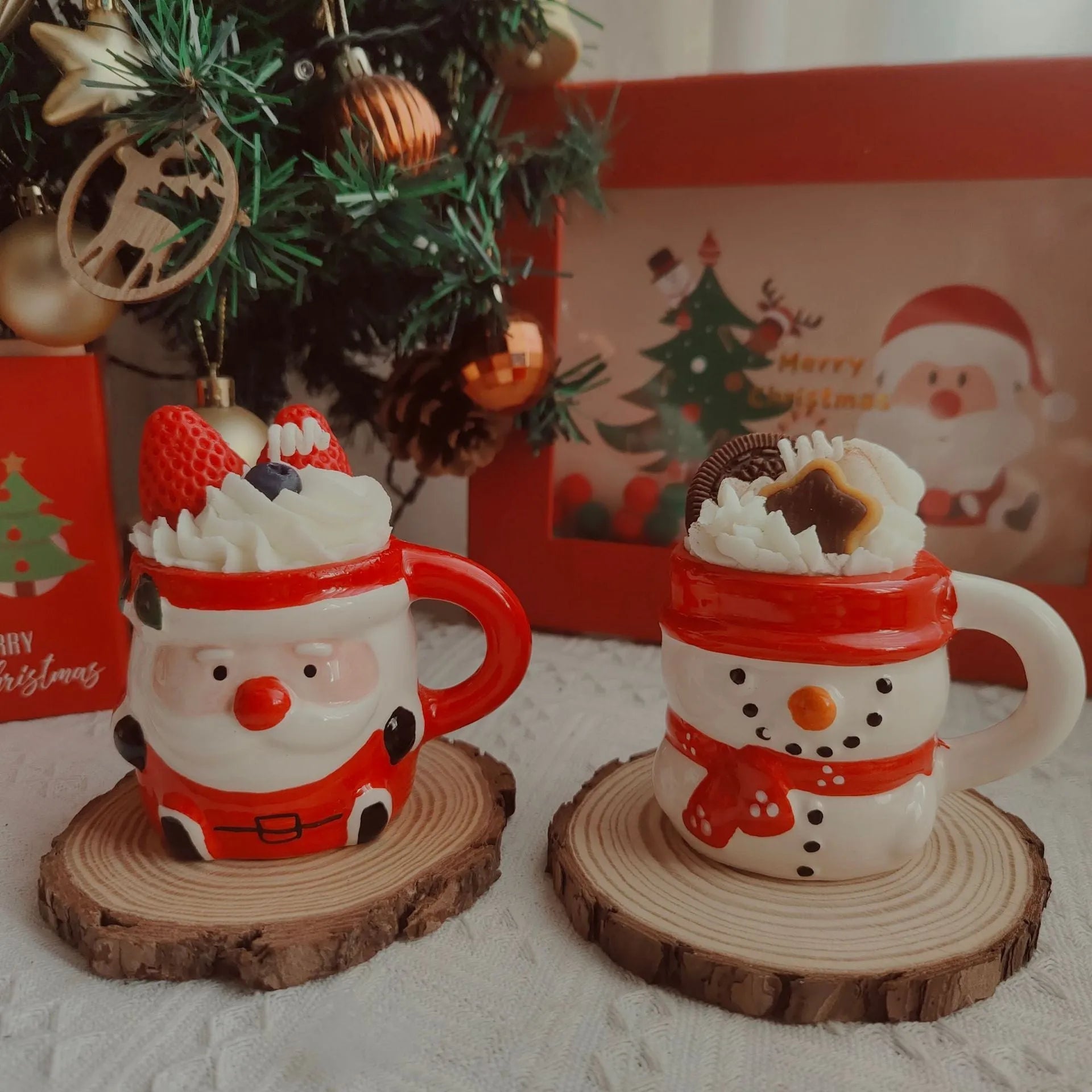 Santa Claus ceramic cup soy wax aromatherapy candle in creative gift box with strawberry Santa design measuring 10x7x10.5cm