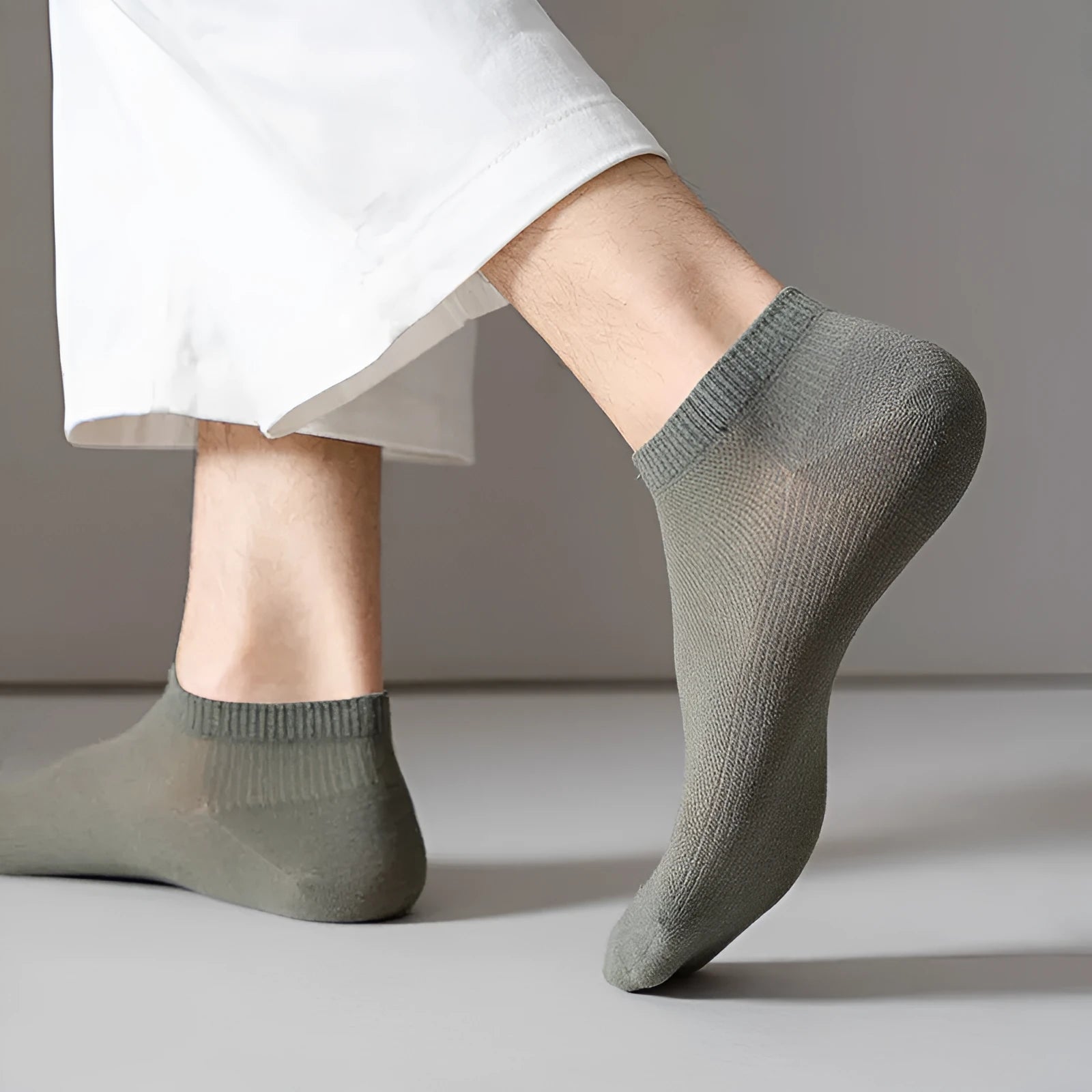Solid colour low-cut polyester boat socks for men on a neutral background.