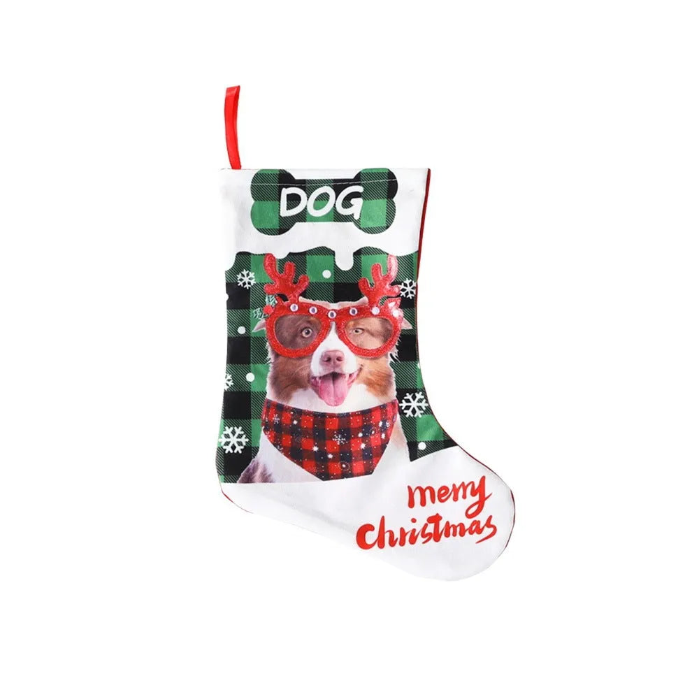 Green and black plaid cloth Christmas decoration with puppy and cat print, sized 26x36cm