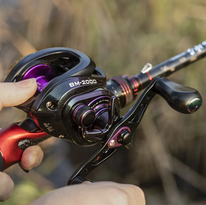 BM2000 fishing reel model showing magnetic brake system, available in left-hand and right-hand versions.