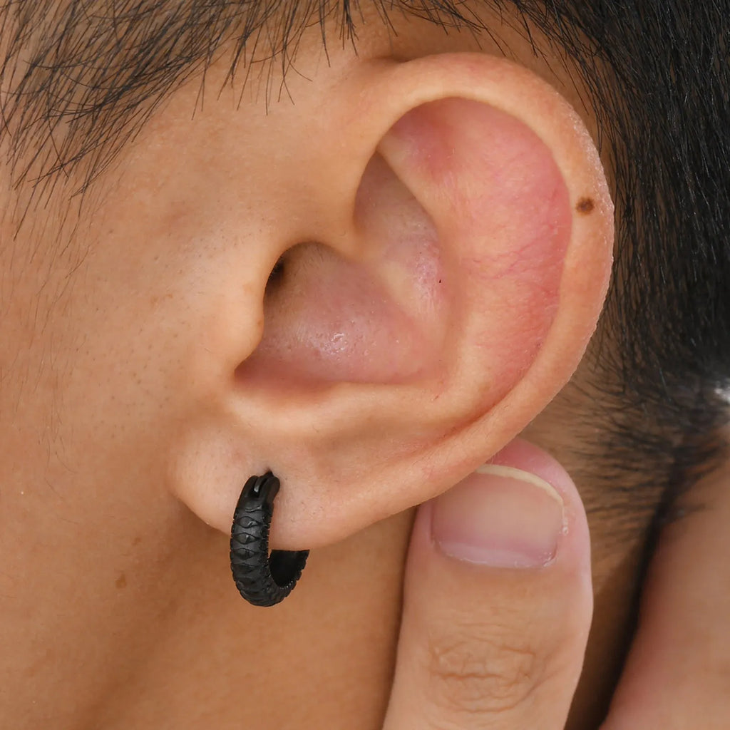 Stainless steel snake pattern hip hop ear rings in black or gold colour options