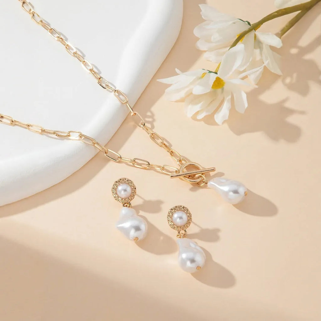 Gold coloured retro baroque pearl pendant necklace and matching ear stud jewellery set