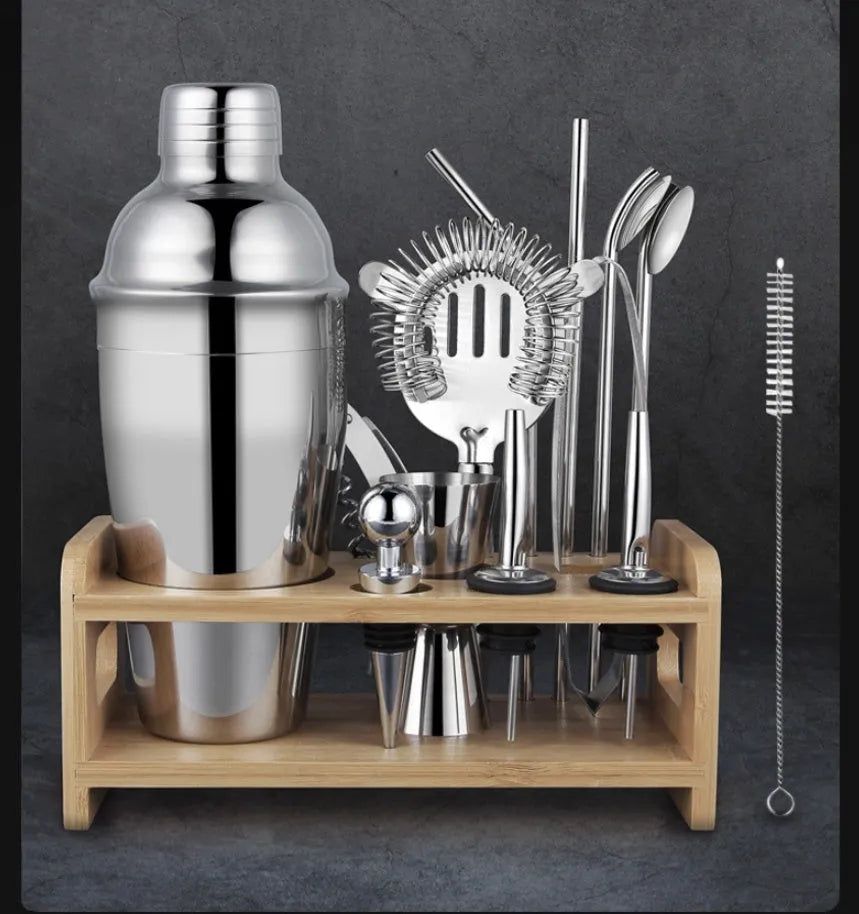 23-piece stainless steel cocktail set with acrylic components and European style bar tools