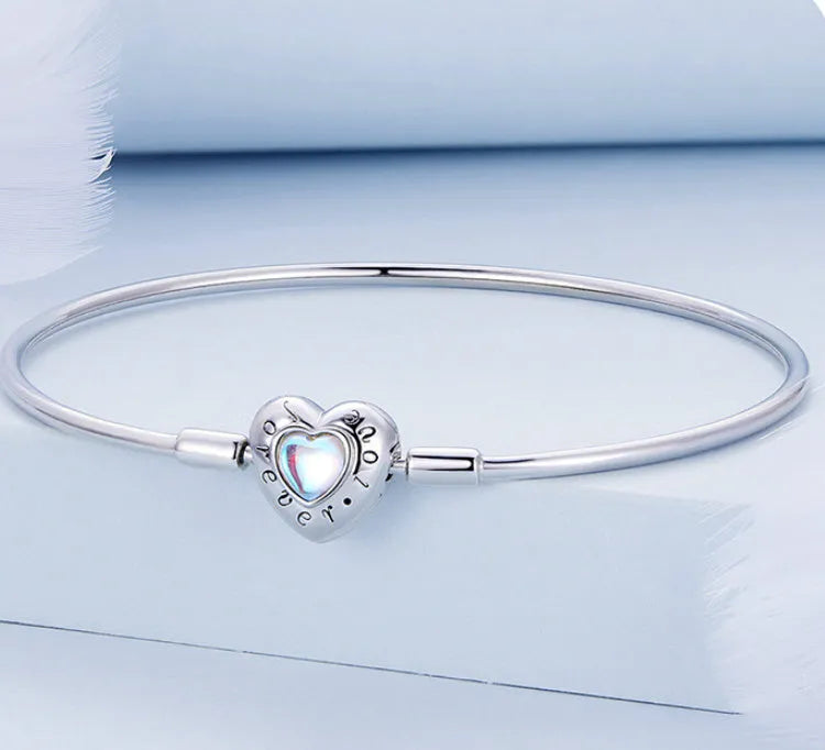 925 silver electroplated heart-shaped moonstone bracelet Korean style on white background