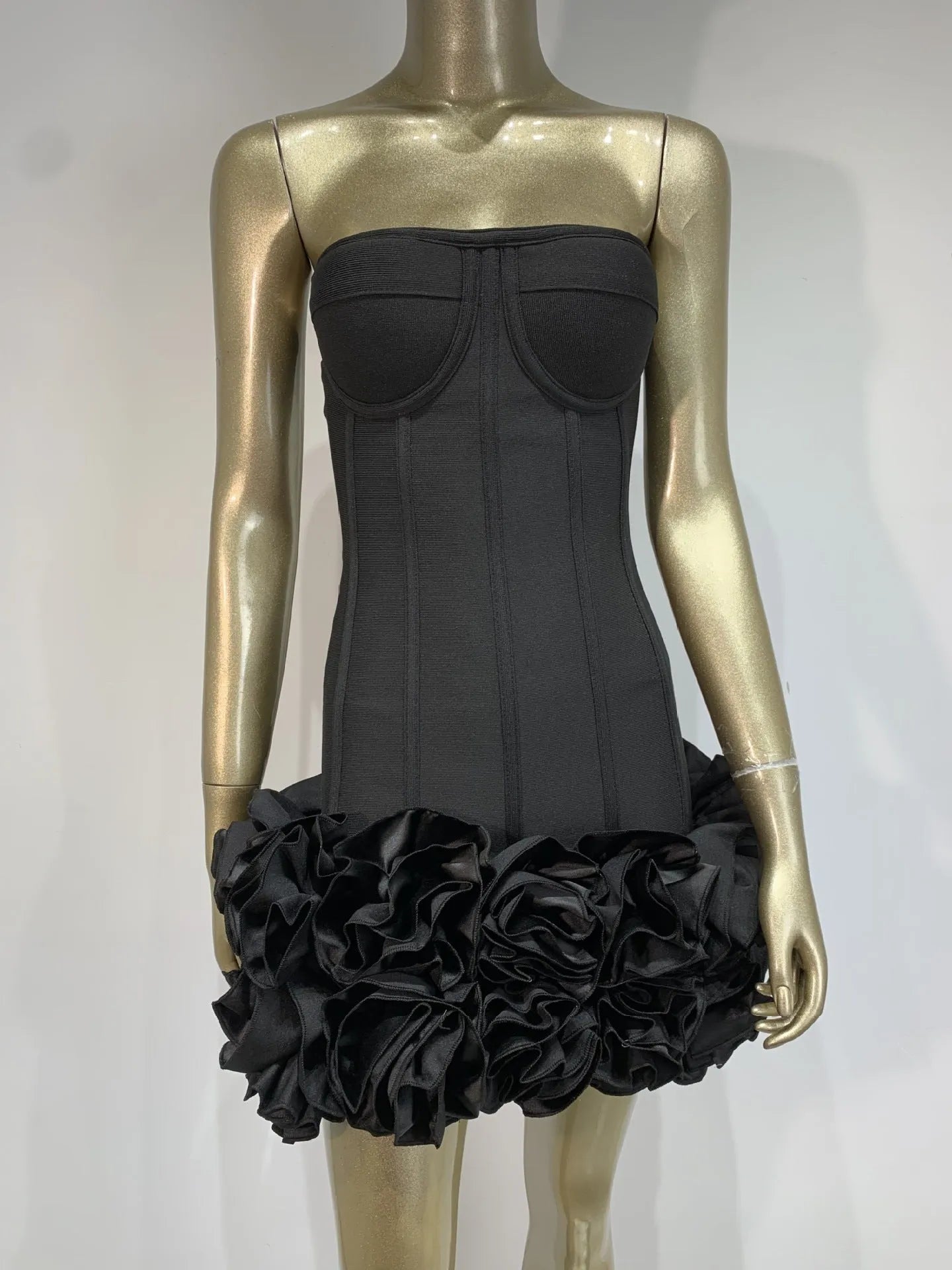 Women's solid colour polyester mid waist dress in urban style, shown in black