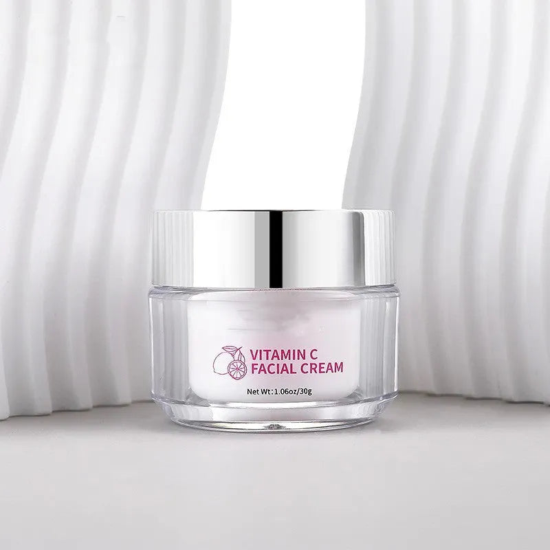 30g tub of universal vitamin C face cream for facial skincare.
