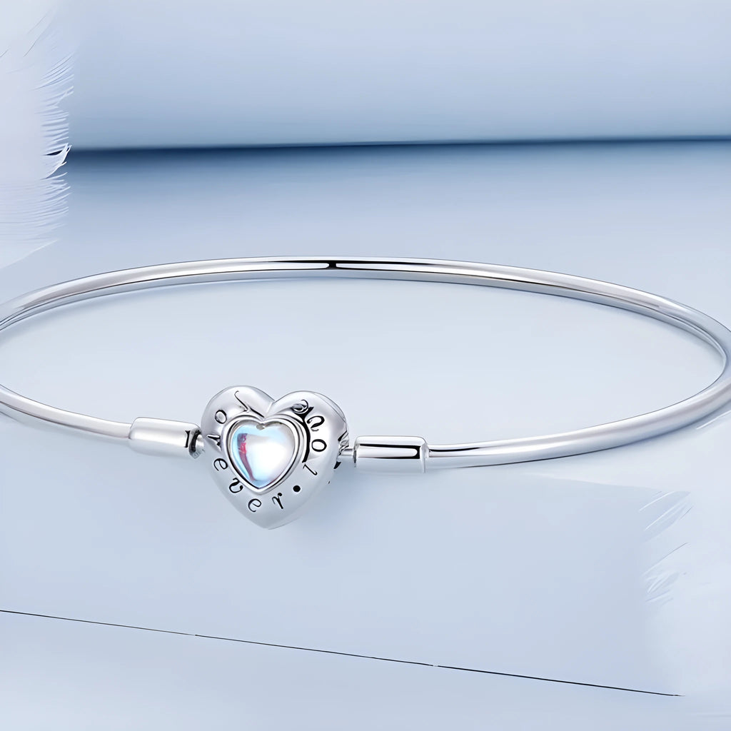 925 silver electroplated heart-shaped moonstone bracelet Korean style on white background