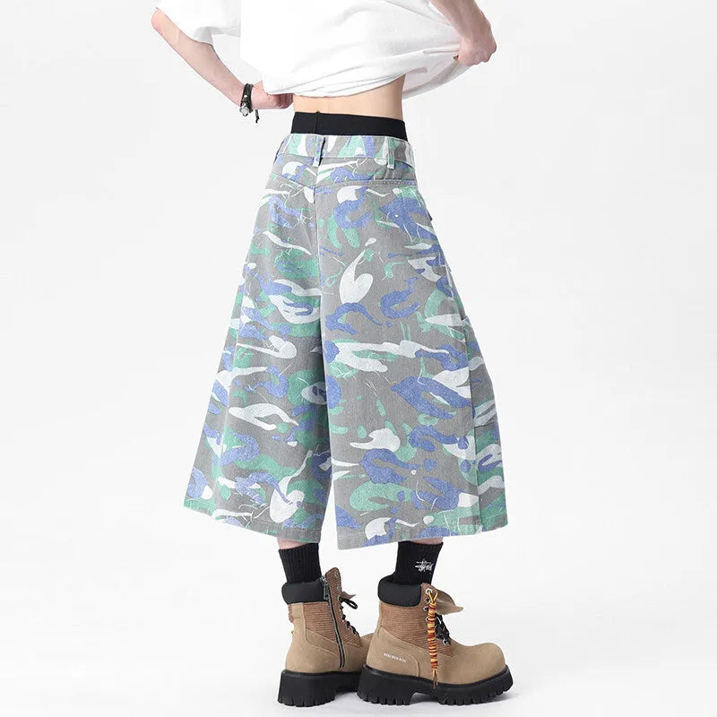 Cropped straight-leg camouflage work trousers with a side pocket on a mannequin.