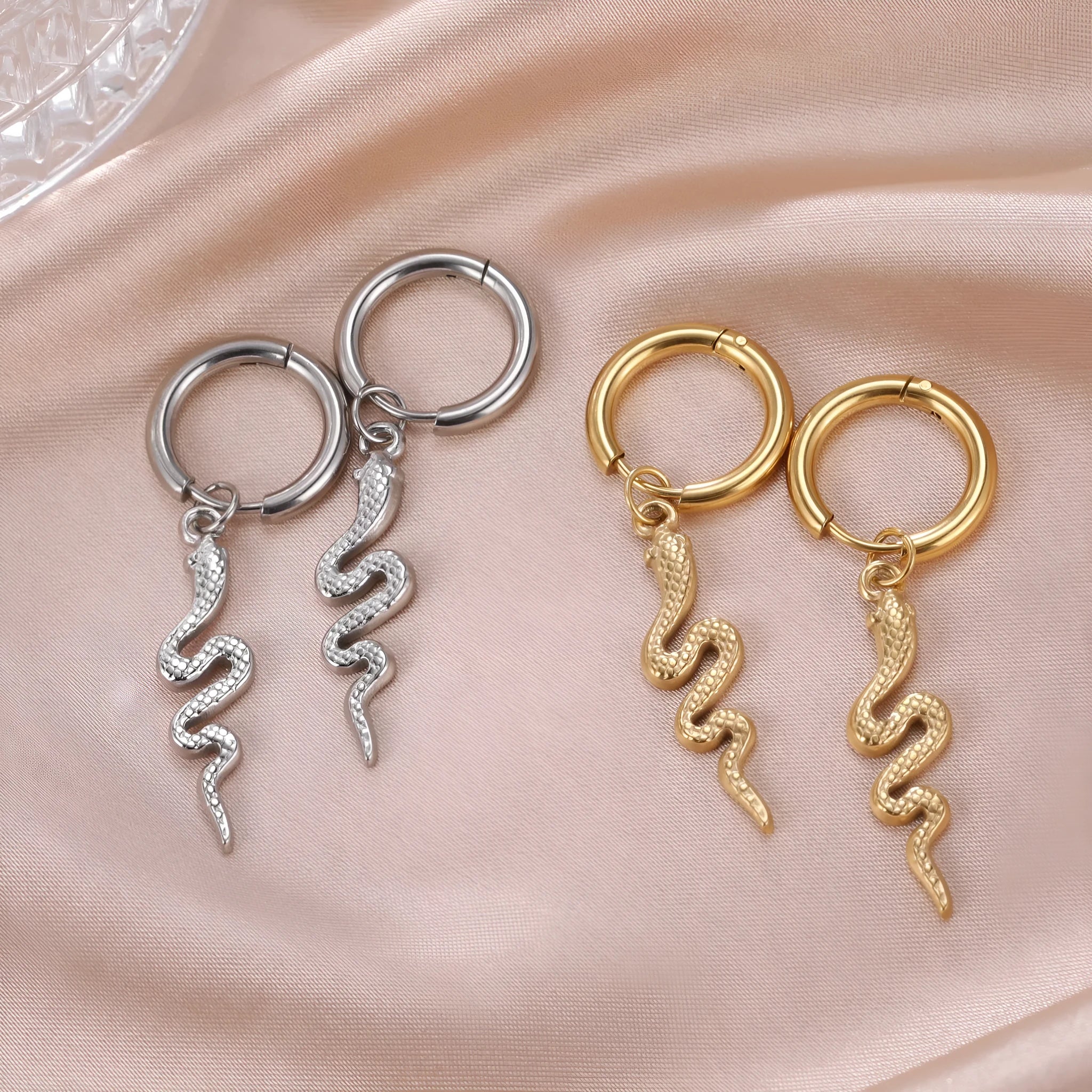 Stainless steel snake vintage earrings with gold electroplating and clip-on fastening