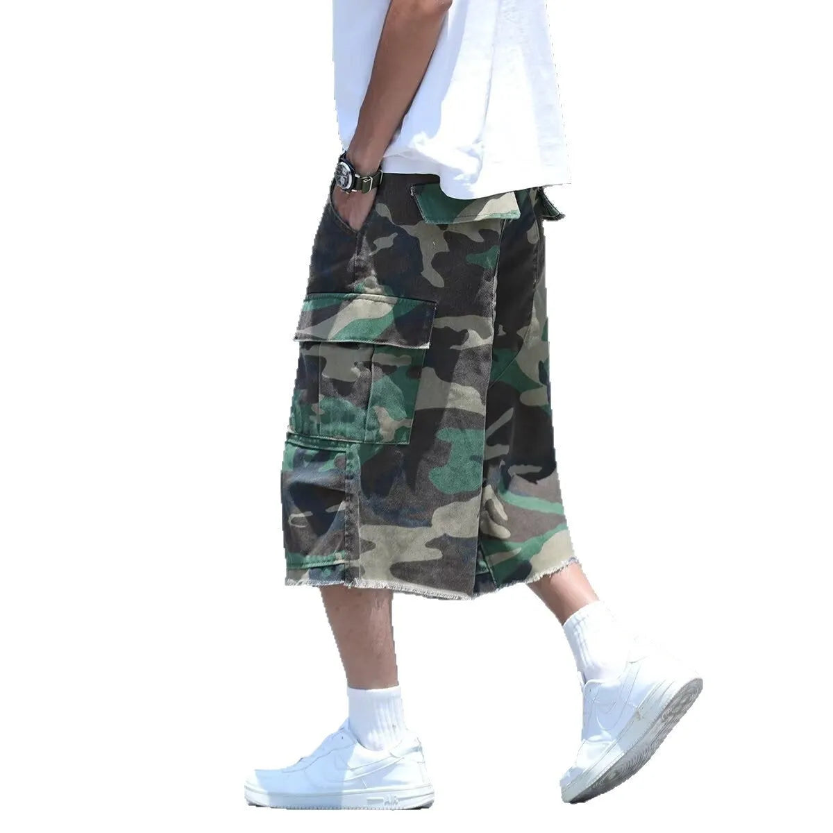 American retro camouflage shorts in loose fit design with cropped length for summer wear