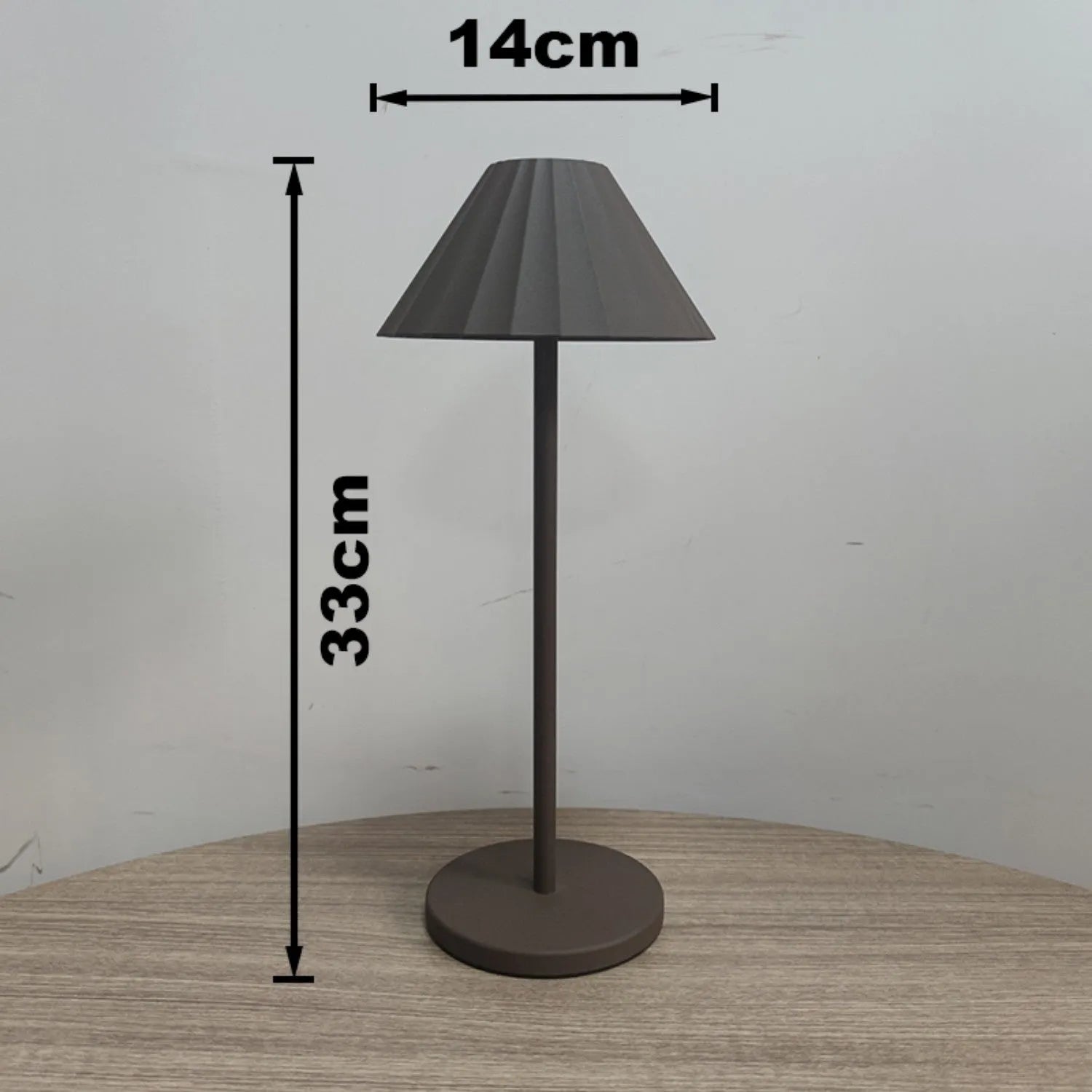 Alloy desk lamp with touch dimming control and USB-C charging port