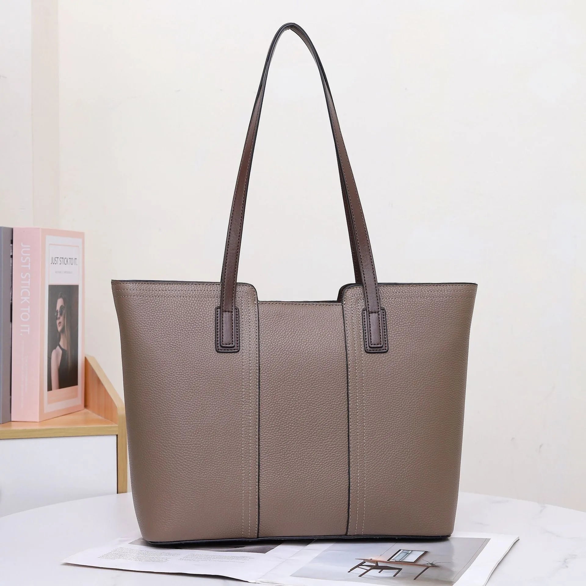 Genuine leather women's commuter shoulder bag in box design with shoulder strap
