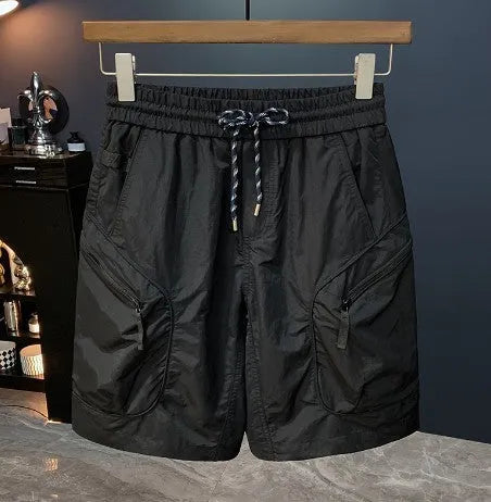 Men's camouflage cargo shorts in loose fit with cargo pockets and cotton blend fabric