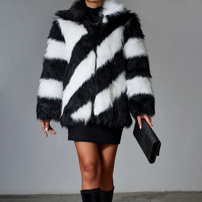 Fur coat with contrast colour lapel and removable faux fur collar in polyester fabric