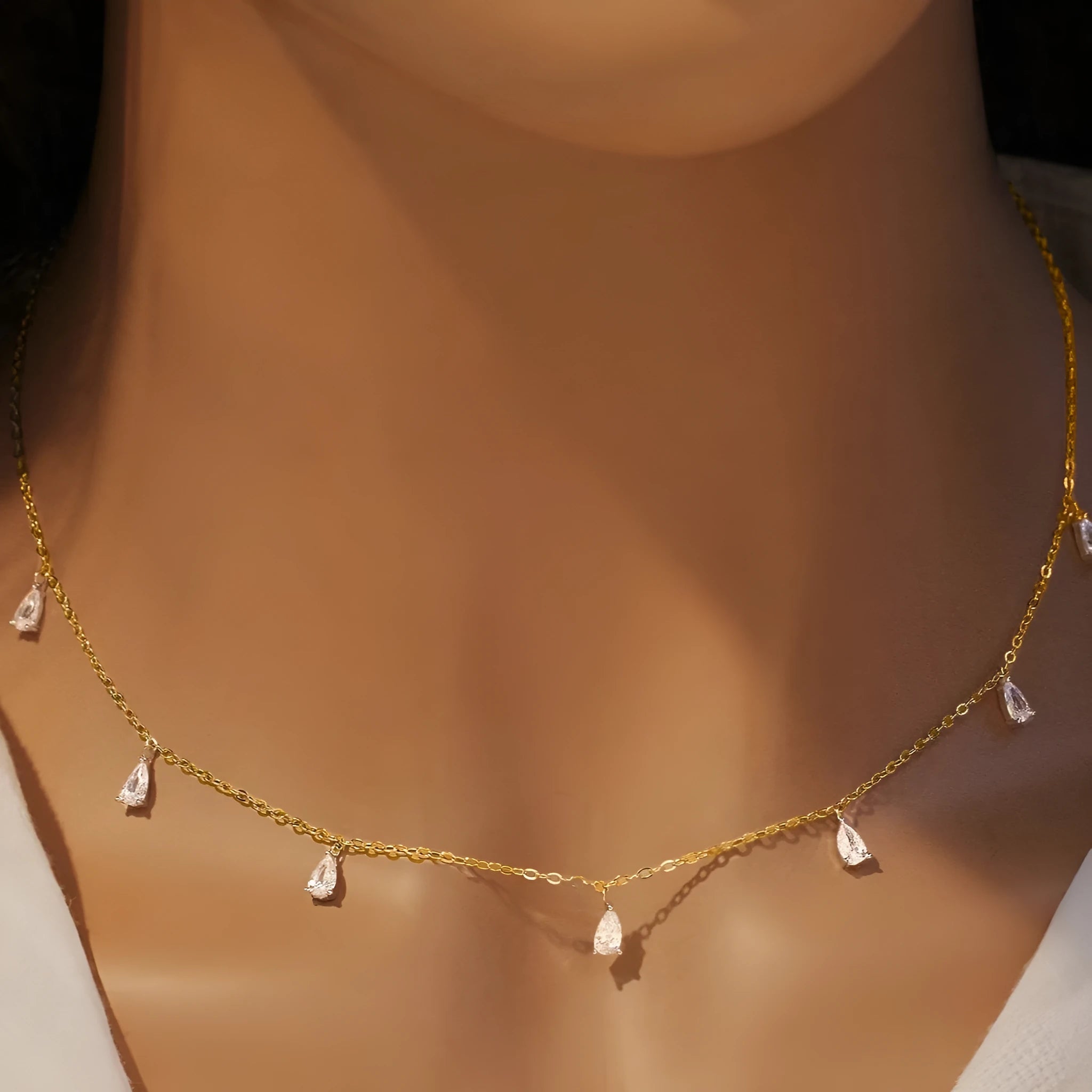 Women's silver drop-shaped artificial zircon necklace with adjustable 41-50cm chain on jewellery display